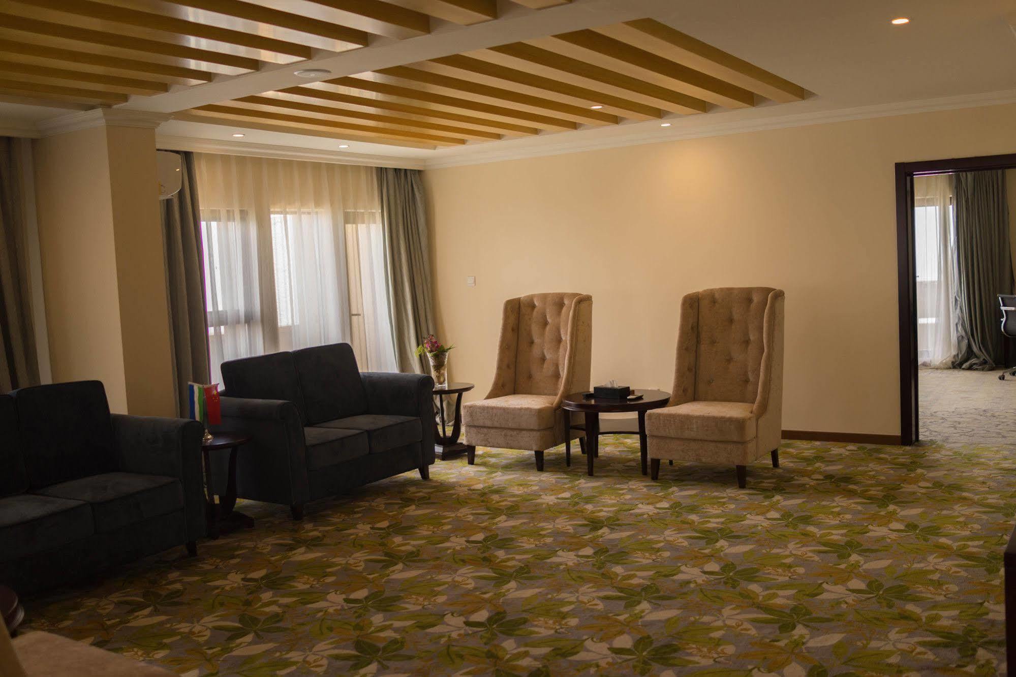 Bintumani Hotel Фрийтаун Екстериор снимка